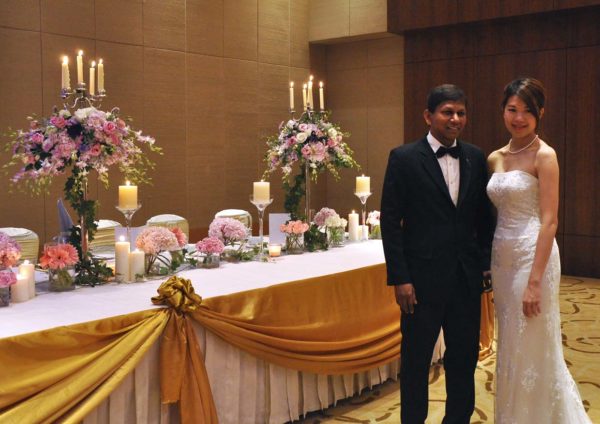 wedding packages renaissance kuala lumpur hotel happy couple