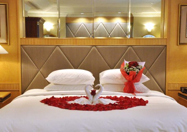 wedding packages renaissance kuala lumpur hotel royal suite
