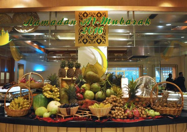 citarasa ramadan buffet 2016 hotel istana kuala lumpur city centre fresh fruits