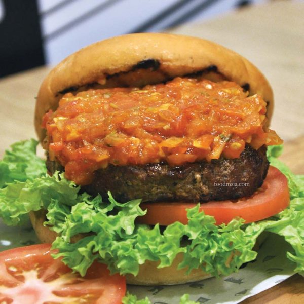 the gastronomic adventure ny steak shack spicy salsa lamb burger