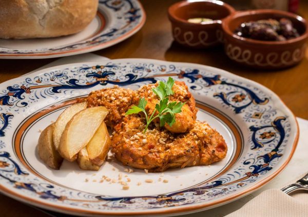 the macao exchange cinnamon coffee house one world hotel Macanese roasted African chicken