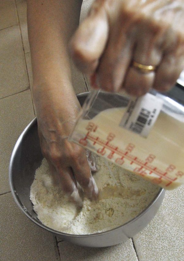 pokka cookies and cream flavoured milk scone recipe mixing