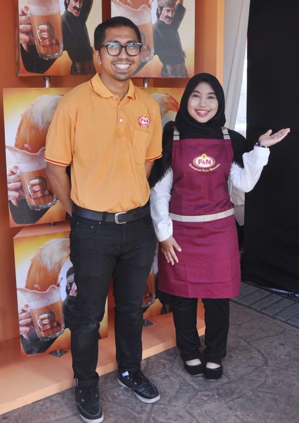 f&n gold standard teh tarik ori game booth