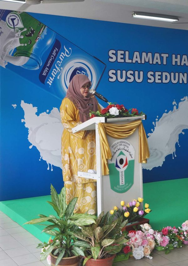 world milk day dutch lady malaysia headmistress sekolah kebangsaan dato onn jaafar subang jaya