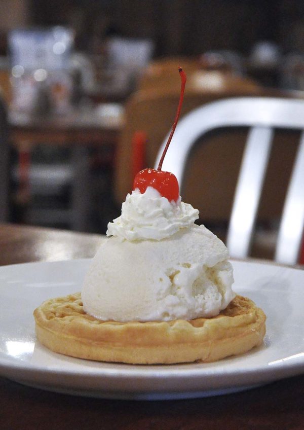 morganfields 7th anniversary promo dessert