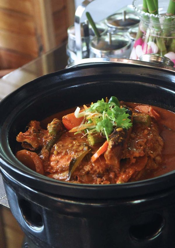tanah aina fareena cafe restaurant lentang pahang fish head curry