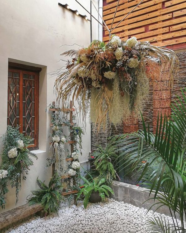 luckin kopi kuala lumpur flower deco interior