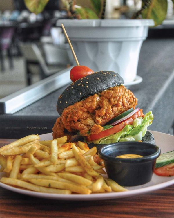 brew and co bandar sri sendayan seremban chicken rendang burger