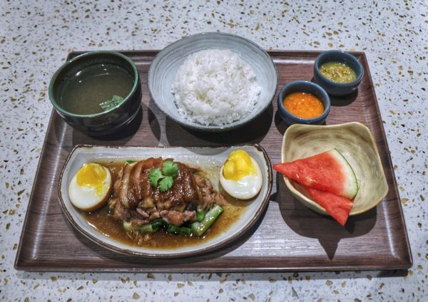 tommy thongchai thai fusion restaurant jaya one pj pork trotter rice set