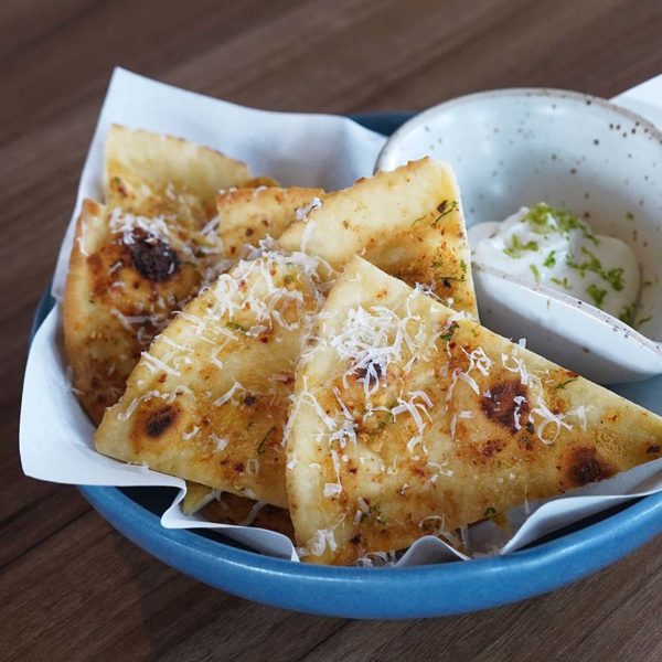 elements trec kuala lumpur garlicky pizza