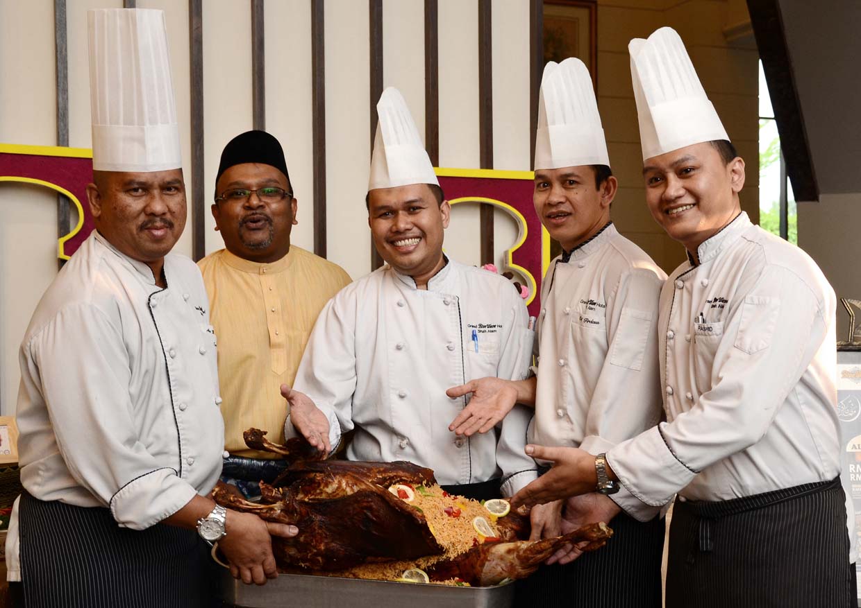 One Stop Halal Food – Iftar Destination @ Grand BlueWave Hotel Shah Alam