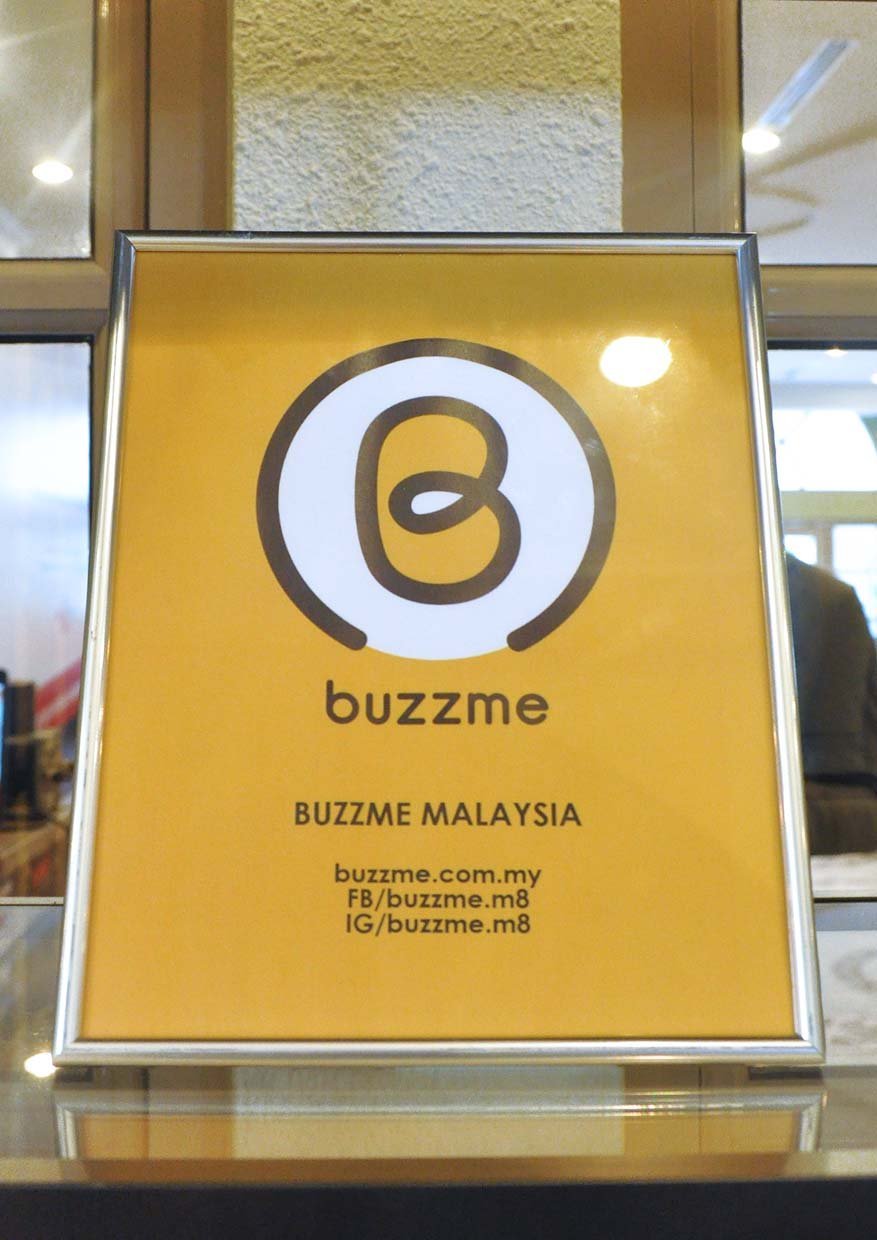 Stay Connected When Travelling With Buzzme m8 World SIM