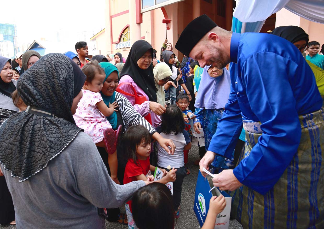Fonterra Distributes Iftar Packs @ World Milk Day