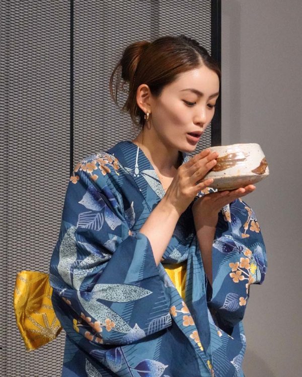 hakuga world class premium ceremonial grade matcha japanese tea drinking