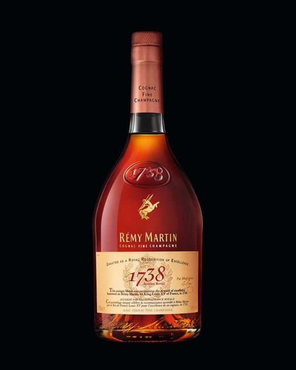 remy martin 1738 accord royal teamupforexcellence packshot bottle