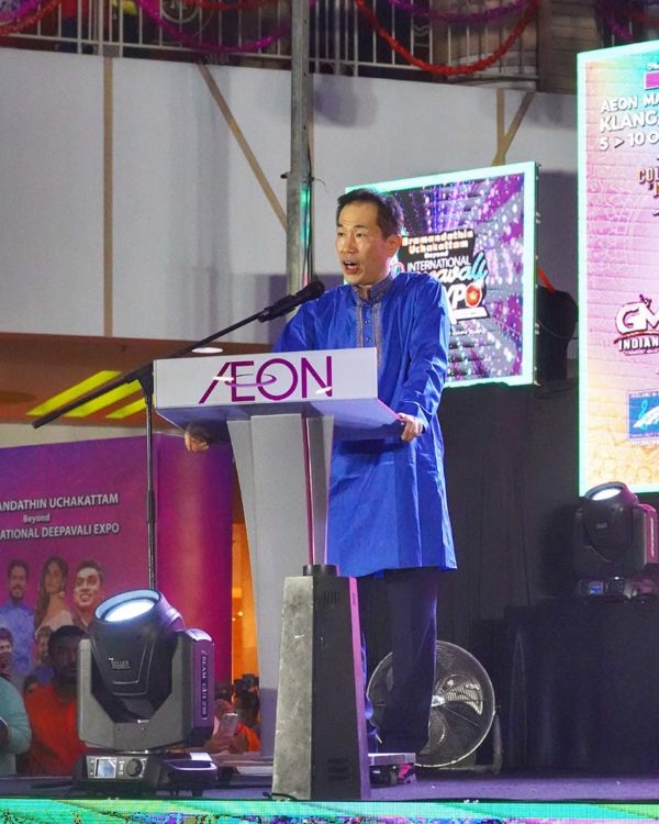 aeon deepavali largest participants wearing indian attire in a gathering keiji ono