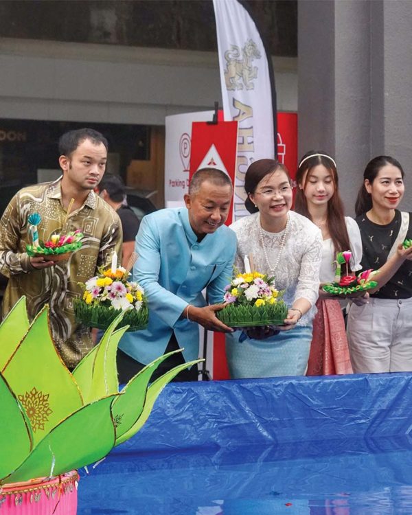 loy krathong festival ioi mall puchong release floating lantern
