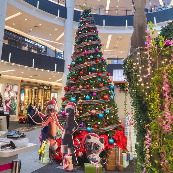 aeon mall puss in boots the last wish festive season campaign xmas tree