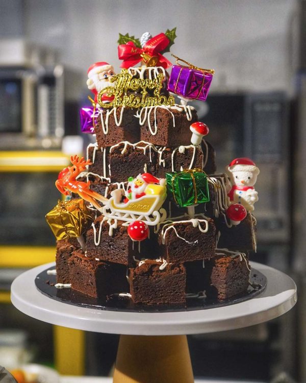 elevete patisserie christmas collection 2023 nutella stacked brownies