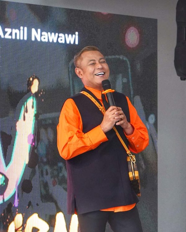 raja viral datuk aznil nawawi aeon tiktok collaboration host