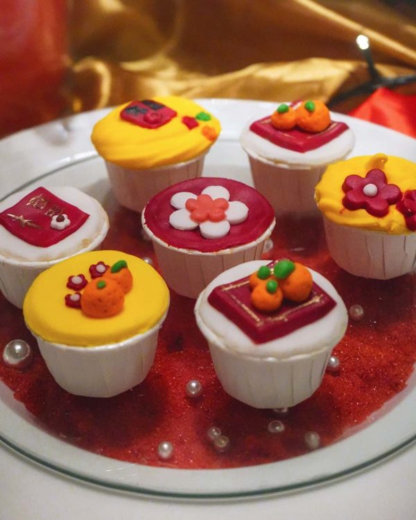 eastin hotel kuala lumpur swez brasserie cny reunion buffet dinner 2023 cupcake dessert