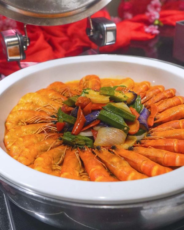 eastin hotel kuala lumpur swez brasserie cny reunion buffet dinner 2023 nyonya prawn