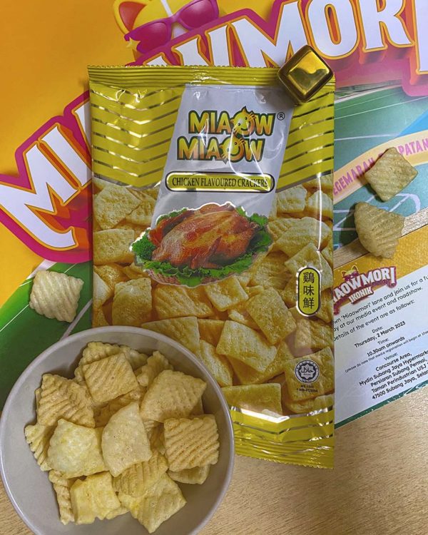 miaow miaow iconic miaowmori chicken flavoured crackers snack