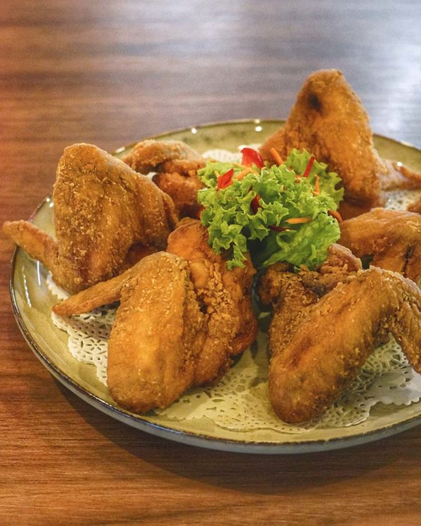 the queen at shanghai night restaurant ipc shopping centre deep fried nam yu chicken wings
