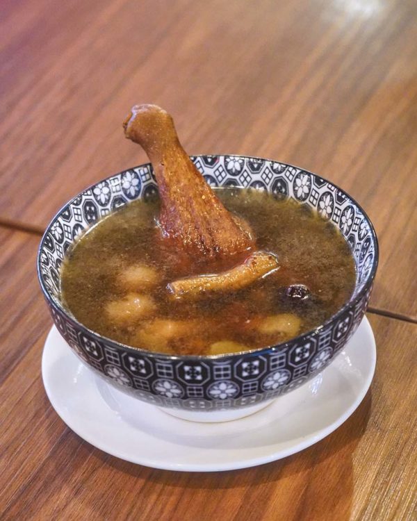 the queen at shanghai night restaurant ipc shopping centre herbal roast duck soup