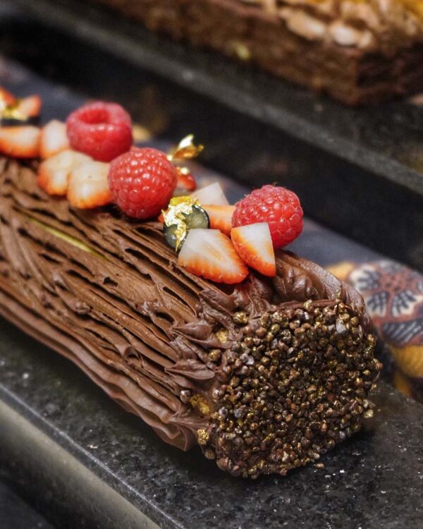 pavilion hotel kuala lumpur the courtyard christmas new year buffet yule log cake