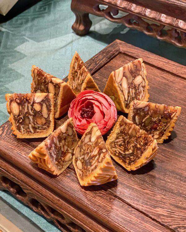 xin cuisine chinese restaurant concorde hotel kuala lumpur mid autumn festival mooncake assorted fruit nuts 