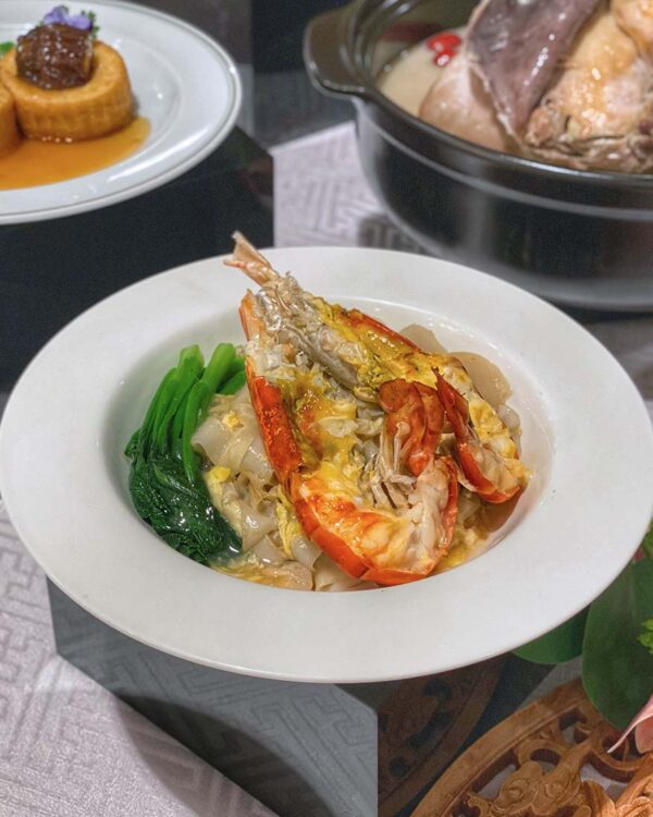 xin cuisine chinese restaurant concorde hotel kuala lumpur wok fried flat rice noodles with seafood