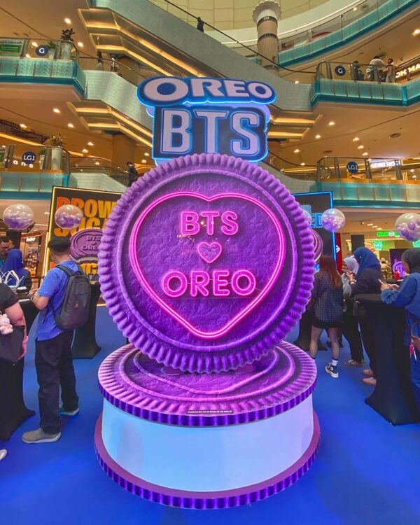 oreo bts cookie limited-edition world largest love letter