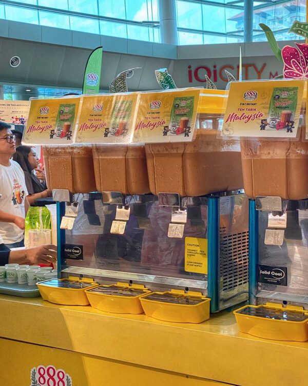 888 tea and coffee bersama kita tertarik merdeka day collaboration teh tarik drink