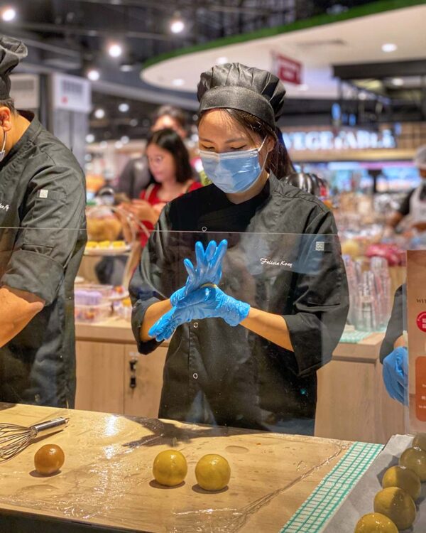 oversea mid-autumn festival 2026 the moonlight collection mooncake live bake station